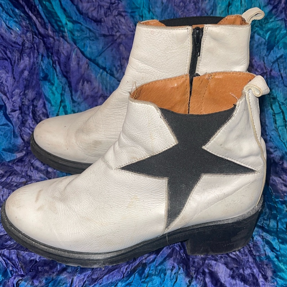 DNA Footwear White Star Boots
